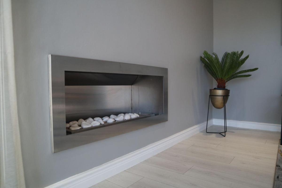 Exquisite Family Cape Pool And Fire Pitt Cape Town