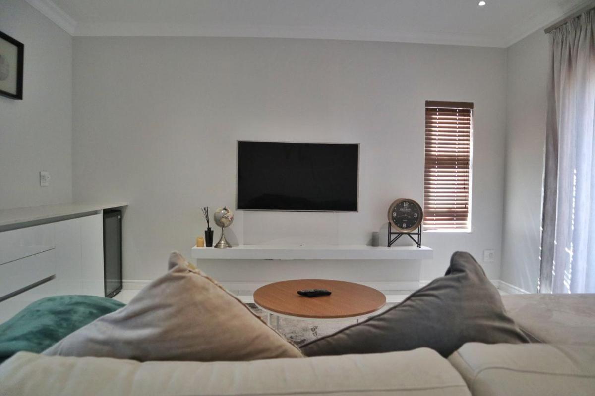 Exquisite Family Cape Pool And Fire Pitt Holiday home