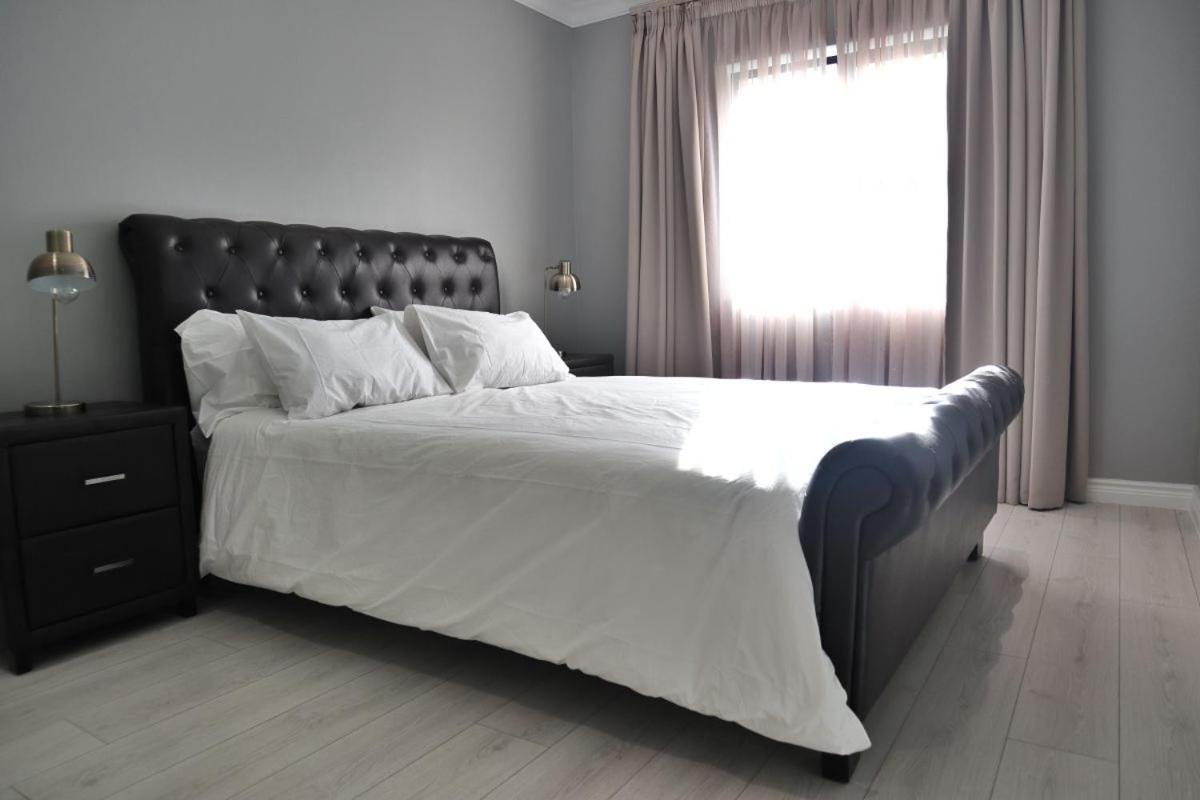 Exquisite Family Cape Pool And Fire Pitt Holiday home Cape Town