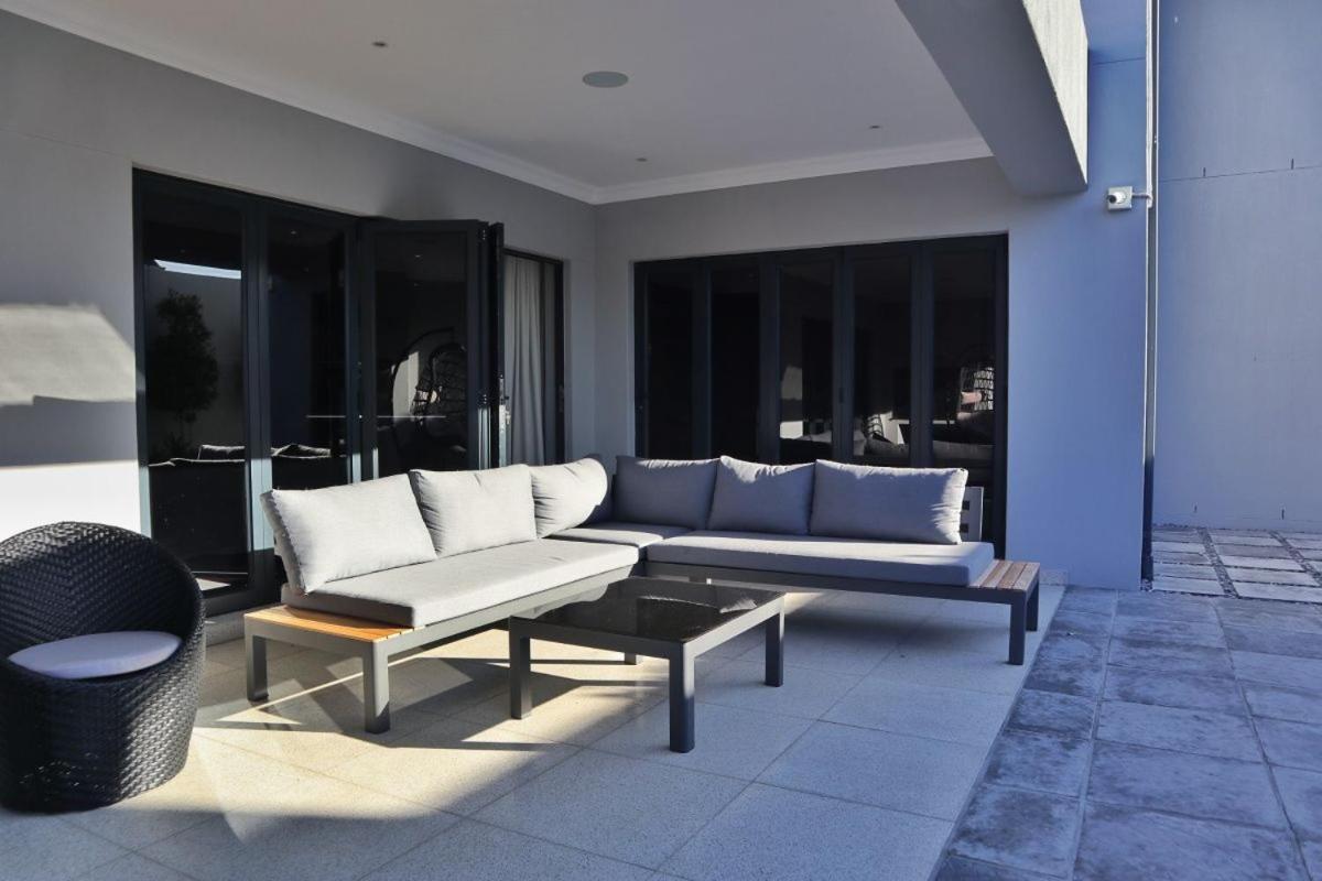 Exquisite Family Cape Pool And Fire Pitt * Cape Town