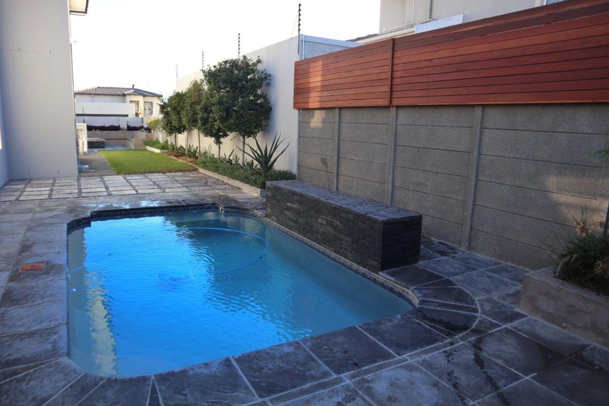 Exquisite Family Cape Pool And Fire Pitt Cape Town