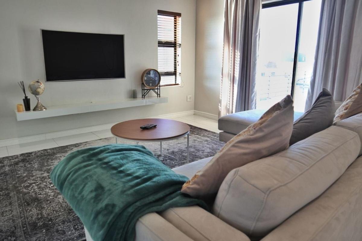 Exquisite Family Cape Pool And Fire Pitt * Cape Town