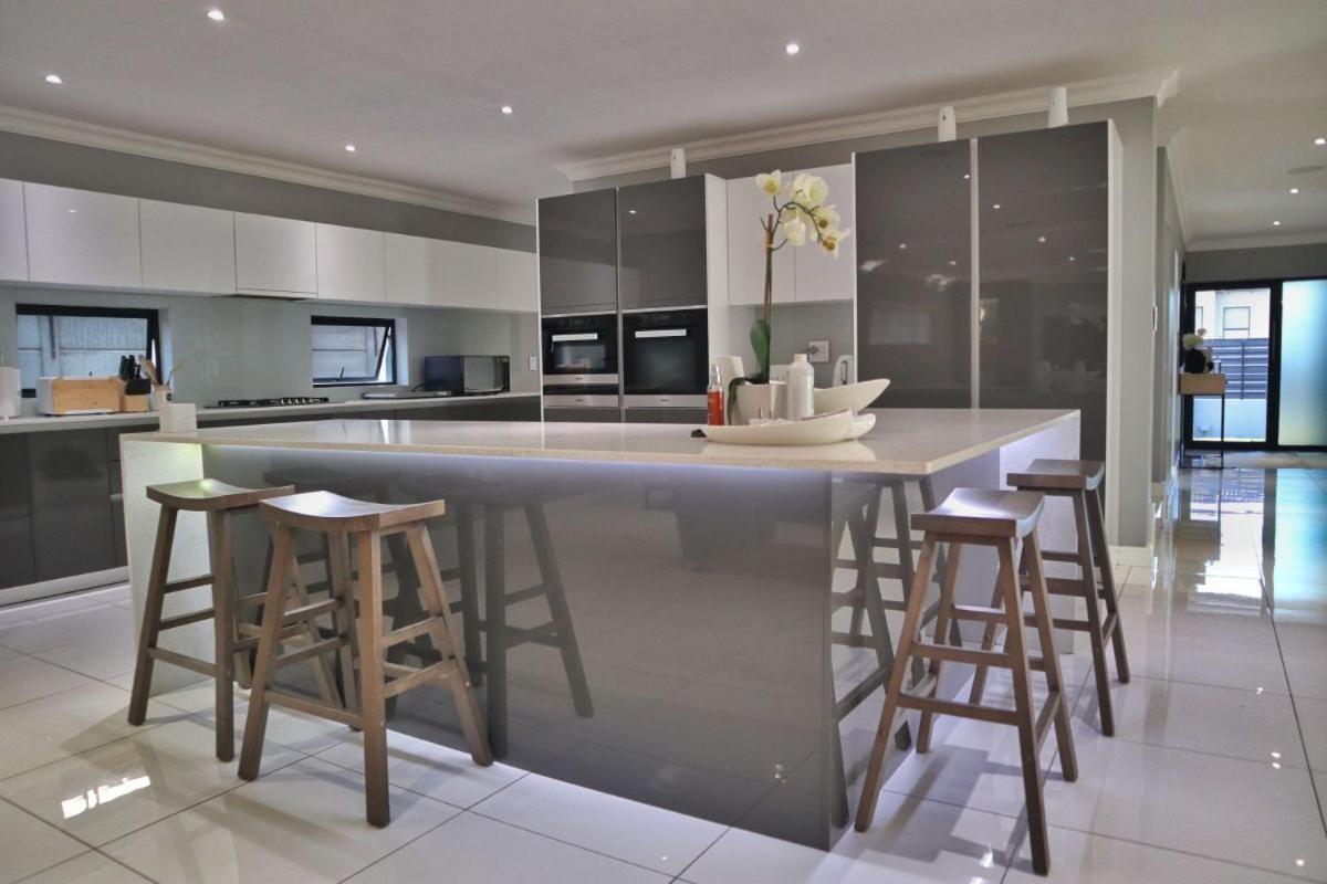 Exquisite Family Cape Pool And Fire Pitt Holiday home *