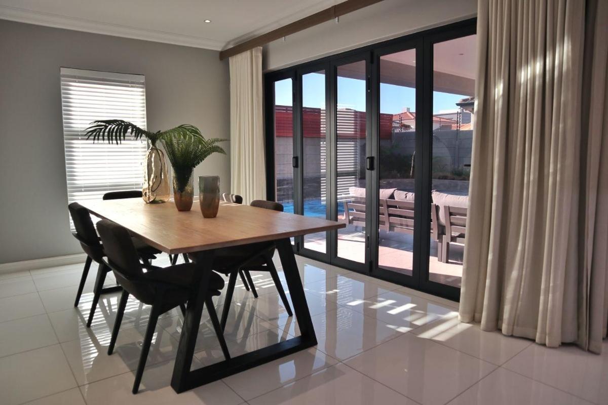 Exquisite Family Cape Pool And Fire Pitt Holiday home *