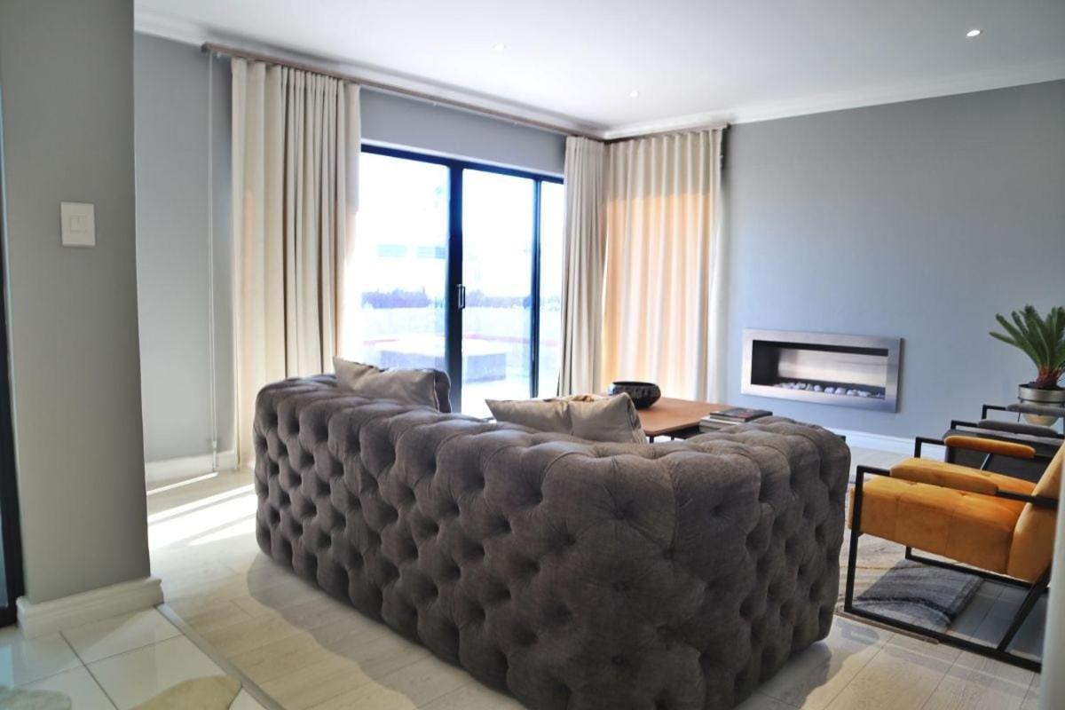 Exquisite Family Cape Pool And Fire Pitt Holiday home *