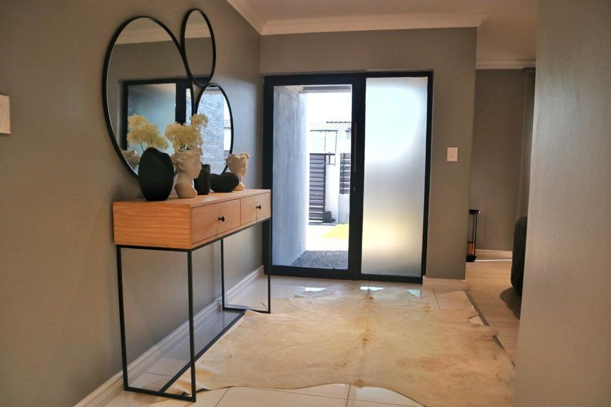 Exquisite Family Cape Pool And Fire Pitt *