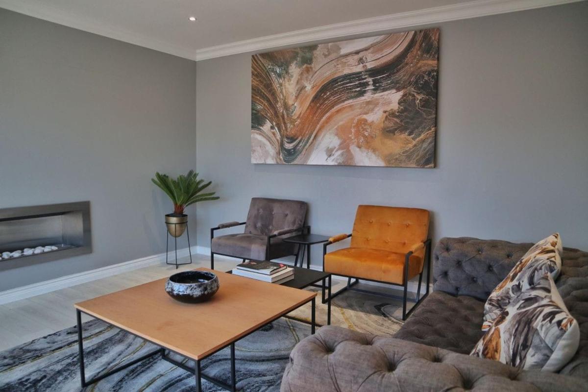 Exquisite Family Cape Pool And Fire Pitt Cape Town